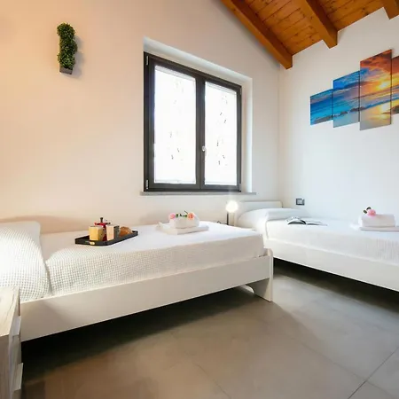 Laura Private Pool And Garden - Happy Besozzo